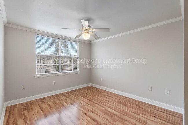 Building Photo - 747 Majestic Dr