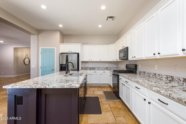 Building Photo - 3320 S Nash Way