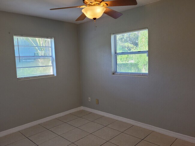 Building Photo - Live Close to It All in This Updated 3-Bed...