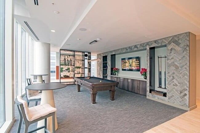 Building Photo - Stunning 505 Condo!