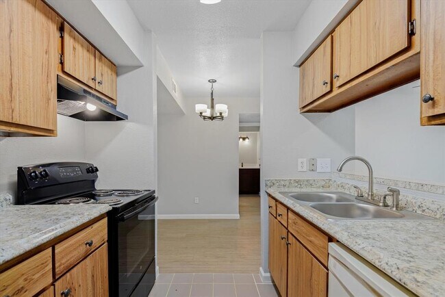 Building Photo - 18511 Egret Bay Blvd