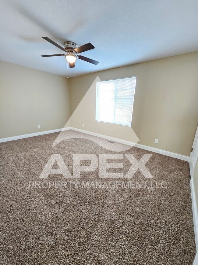 Building Photo - AVALON TOWNHOMES – LIKE NEW - 2 Bd/2.5 Ba Townhome off Topside Road with convenient access to Mar...