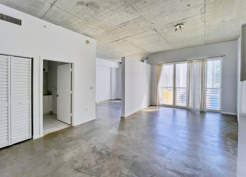 Building Photo - 133 NE 2nd Ave