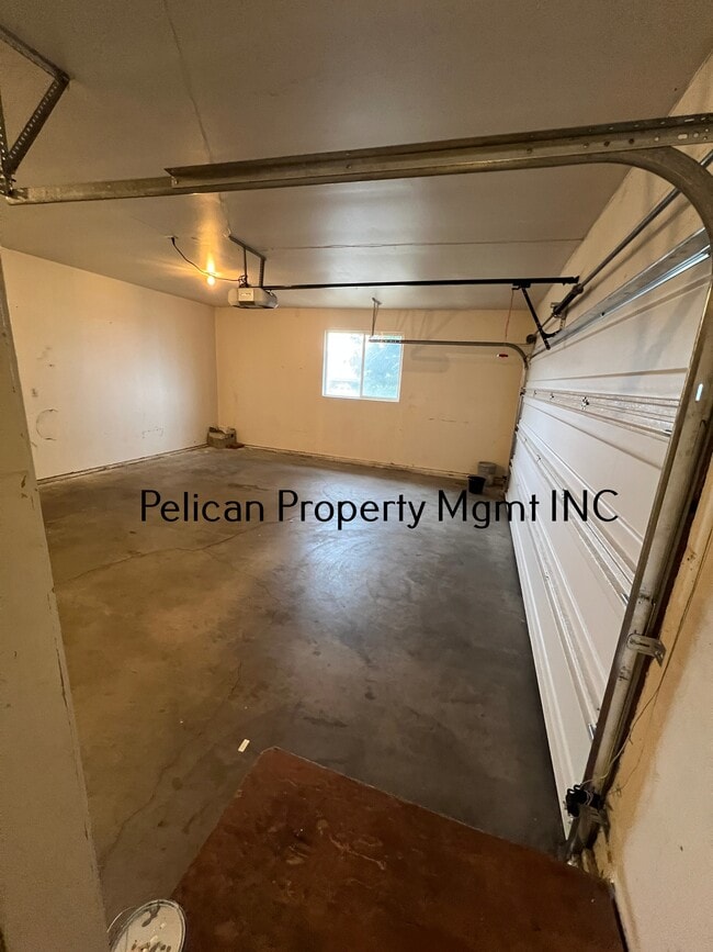 Building Photo - 2733 Montelius St