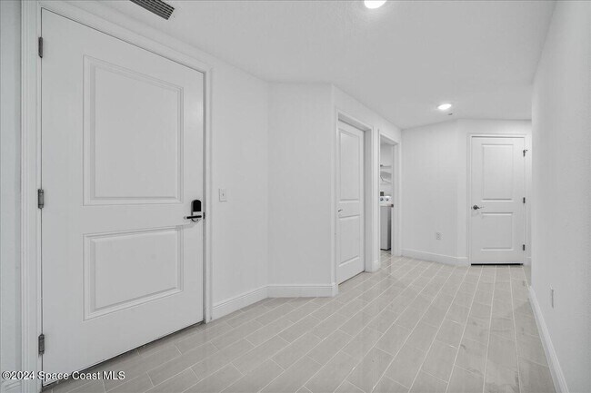 Building Photo - 735 Pilot Lane
