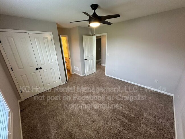 Building Photo - 8608 W 165th St
