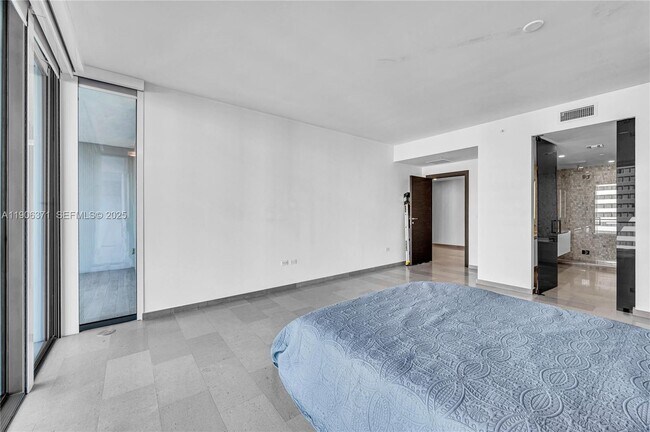 Building Photo - 88 SW 7th St