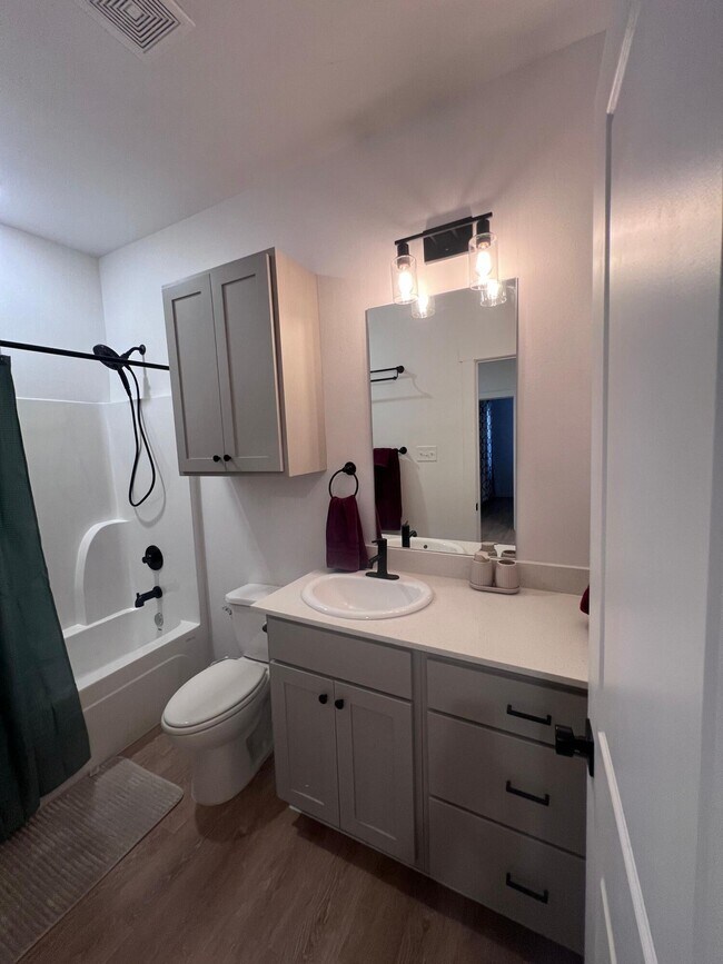 Building Photo - 5805 Virginia Ave