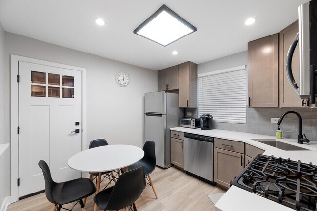 Building Photo - 1001 W Howard St