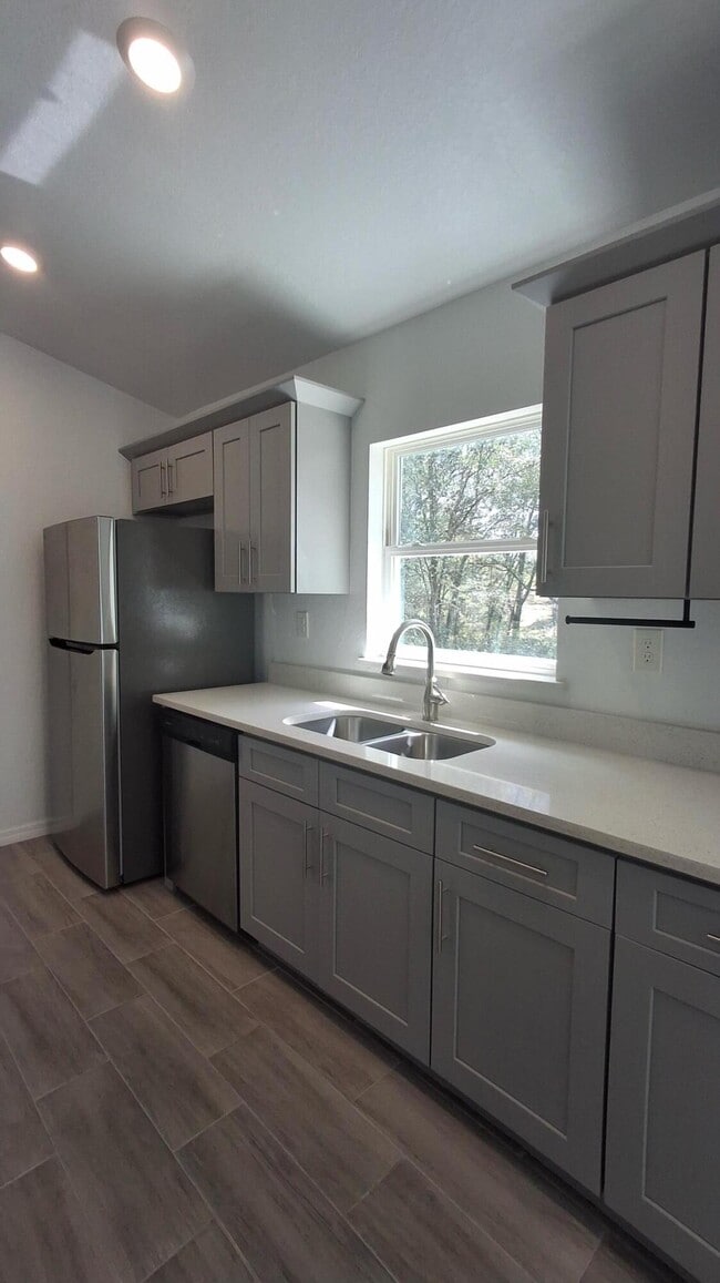 Building Photo - 19850 Eagle Dr