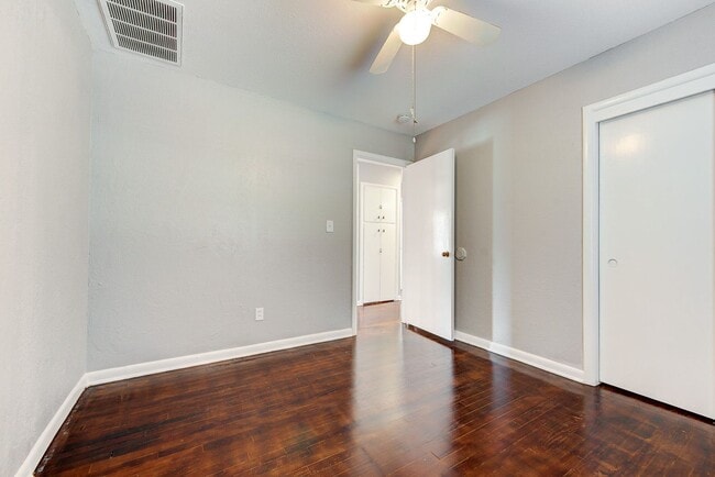 Building Photo - 10313 Whitehaven Rd