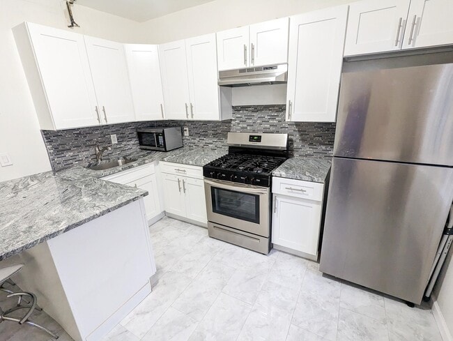 Building Photo - 582 60th St