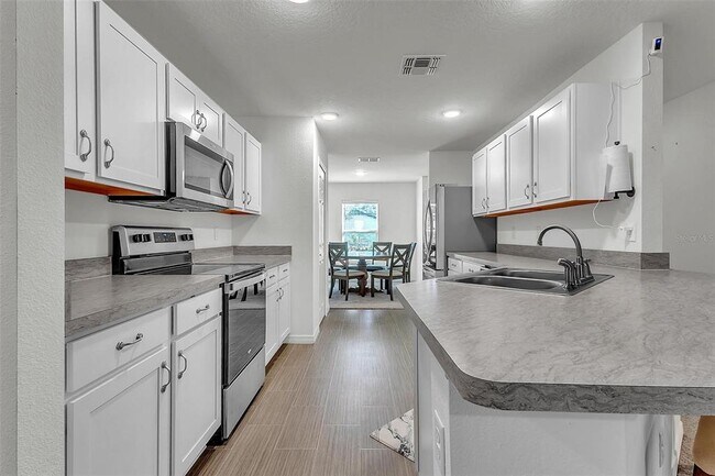 Building Photo - 159 Persimmon Dr