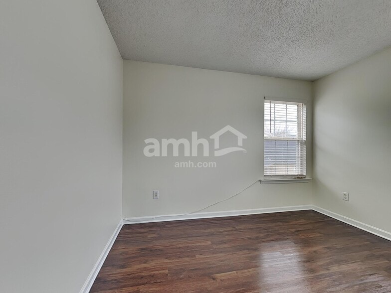 Building Photo - 8849 Laurel Run Dr