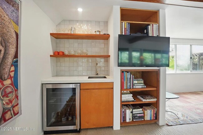 Building Photo - 1927 Beachside Ct