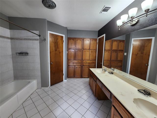 Building Photo - 3920 Woodruff Ct