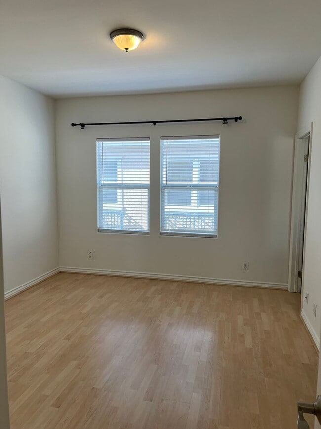 Building Photo - Skyline Villas: Hilltop Townhouse with Stunning Views in Signal Hill
