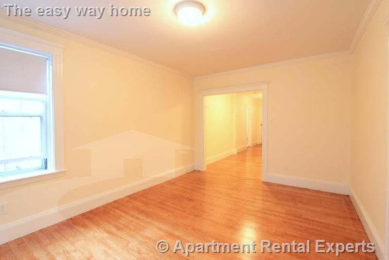 Building Photo - 14 Centre St