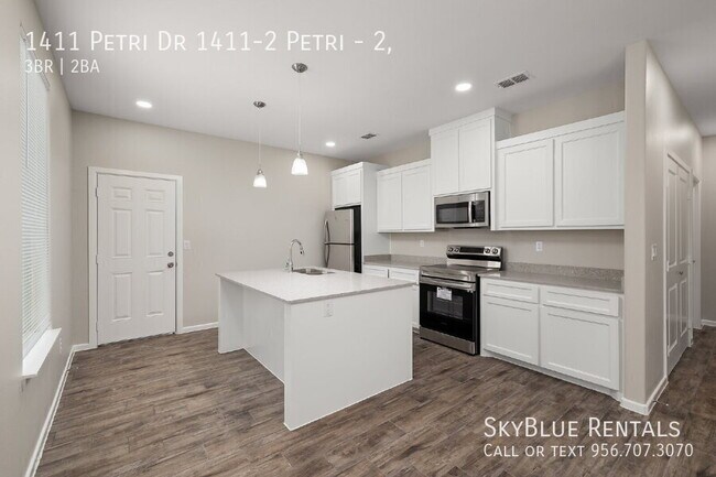 Building Photo - 1411 Petri Dr