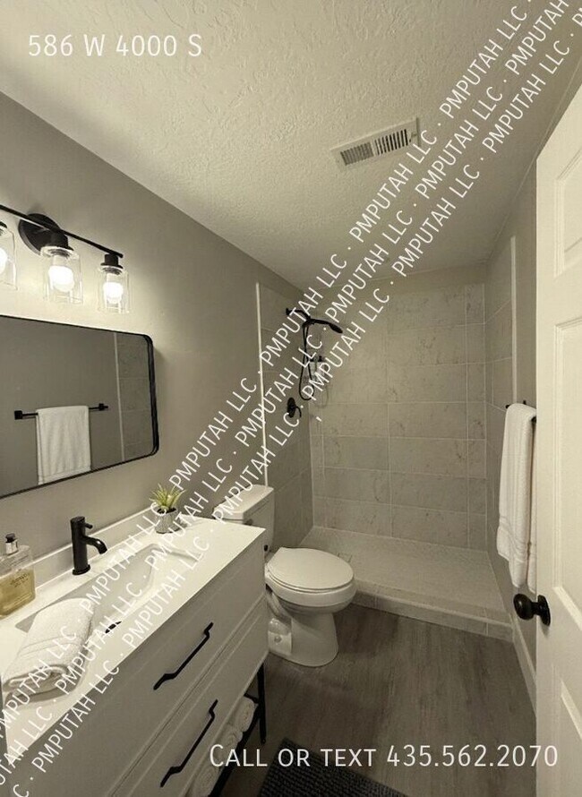 Building Photo - 586 4000 S