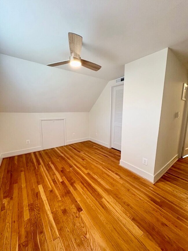 Building Photo - 6007 Crawford Dr