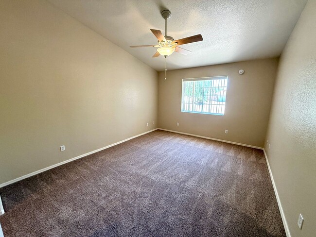 Building Photo - Charming 2 Bed, 2 Bath Home with Open Floo...