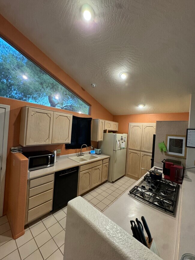 Building Photo - 93 Morning Sun Dr