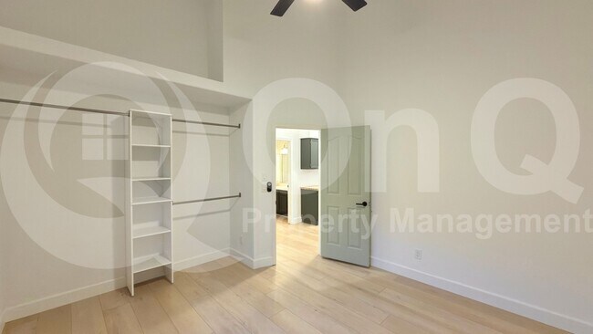 Building Photo - 214 N Silverado St