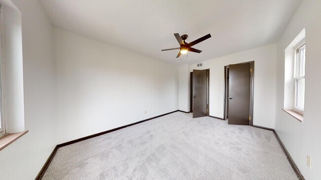 Building Photo - Parma - Ridgewood Lofts - 2 Bedroom - 1 Bath