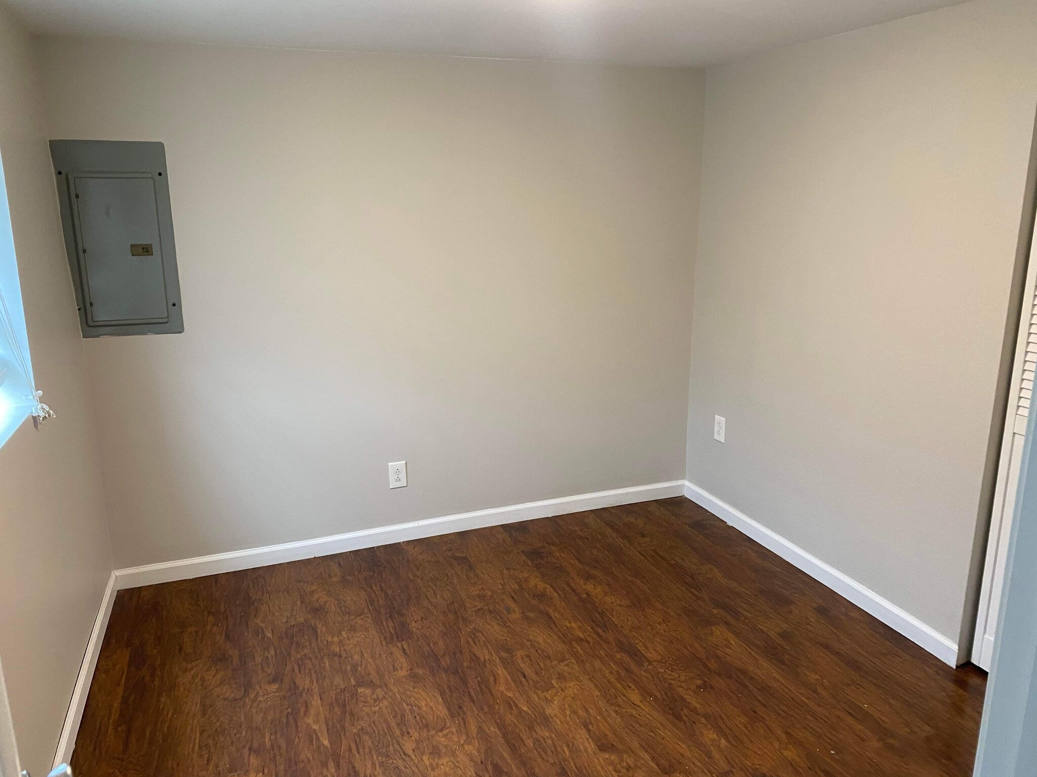 Building Photo - 215 5th Ave