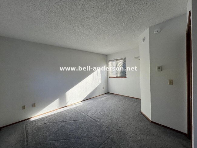 Building Photo - 2 Bedroom, 2 bath condo