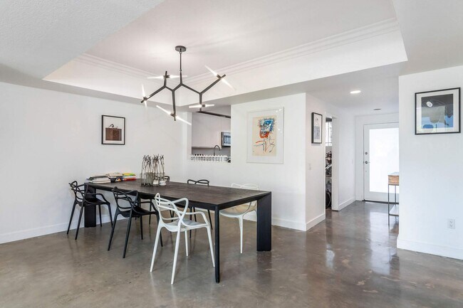 Building Photo - 166 S Hayworth Ave