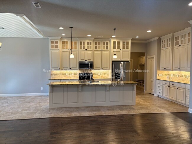 Building Photo - 1919 Sicily Ave