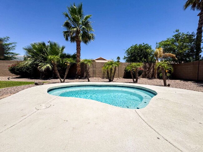 Building Photo - For Rent: 3-bedroom, 2-bathroom home in Barkley Ranch