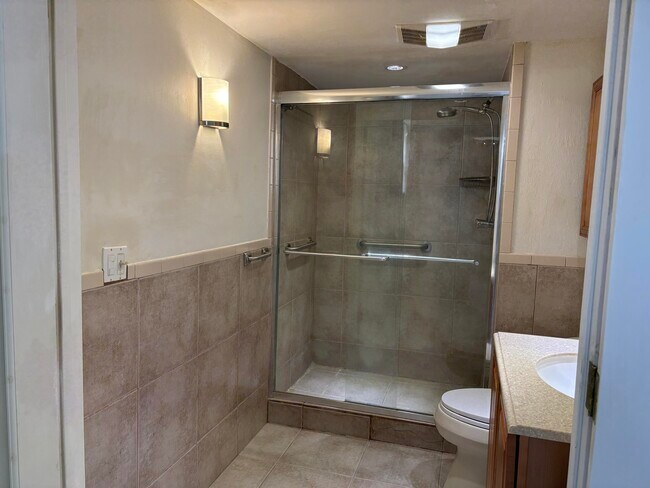 Building Photo - 9820 S Hollybrook Lake Dr