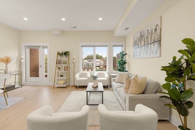 Building Photo - 822 Kennedy St NW