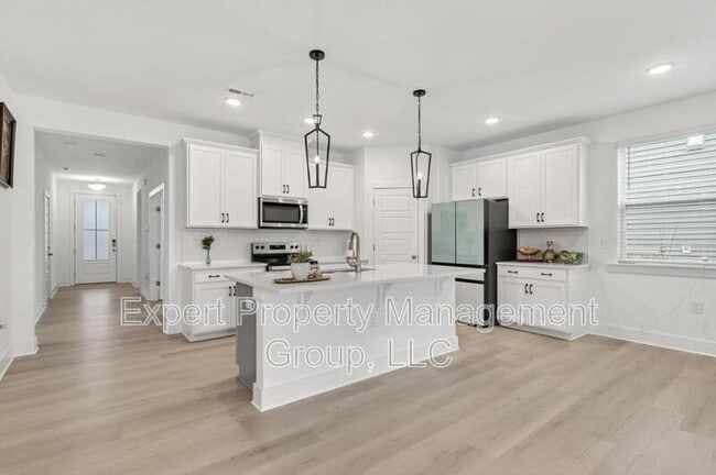 Building Photo - 163 Little Crk Dr