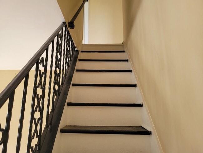 Building Photo - 2325 Belgrade St