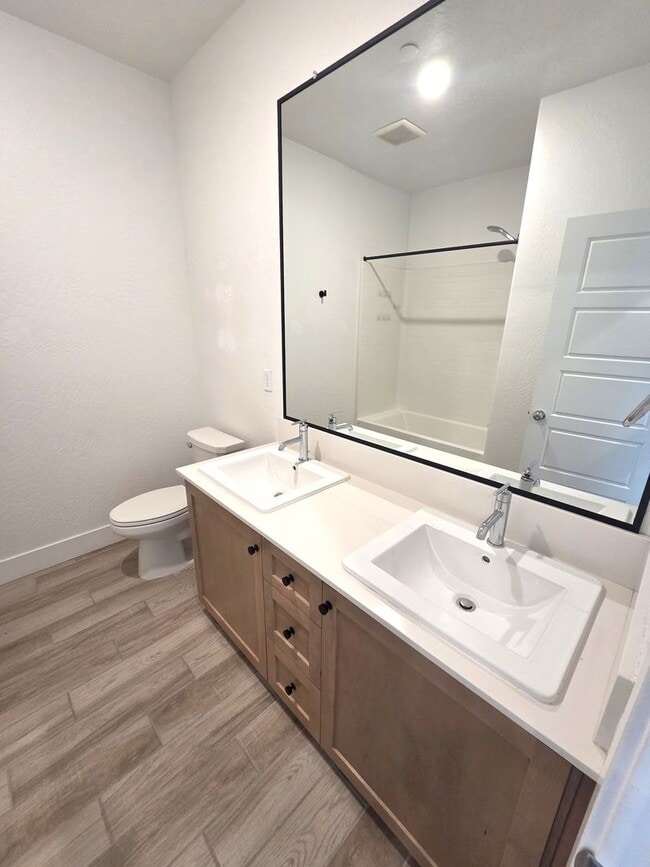 Building Photo - Beautiful 3 Bedroom 2.5 Bath Home in Gated Community
