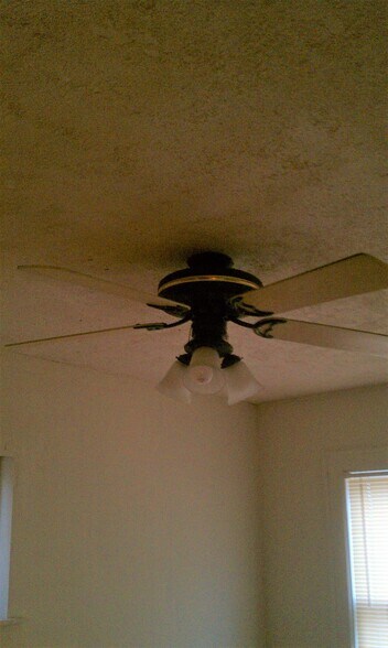 Building Photo - 499 Wyandotte Ave