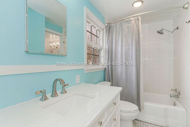 Building Photo - Ready for immediate move-in!