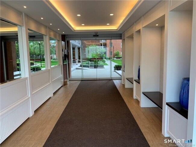 Building Photo - 700 Summer St