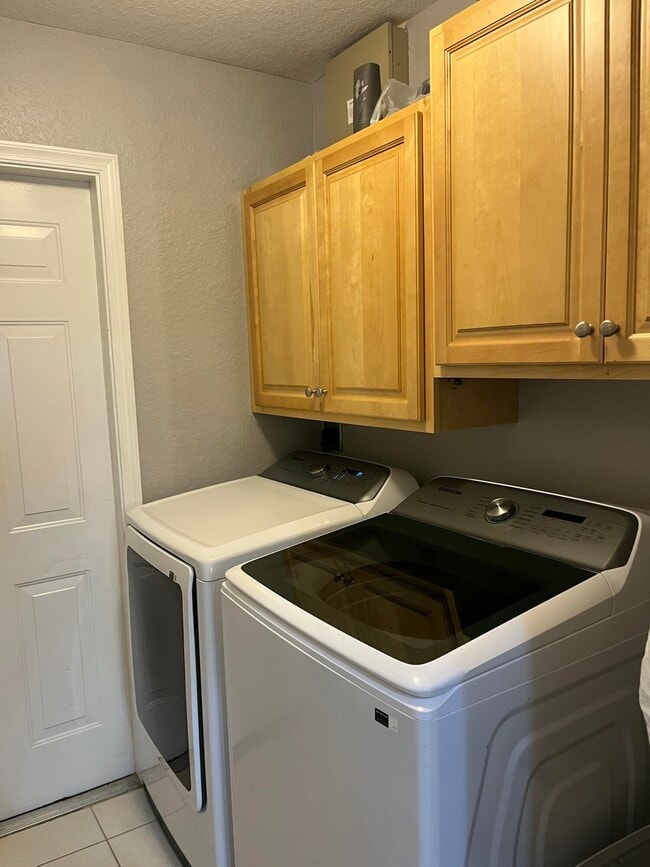 Building Photo - 1211 SW Dalton Ave