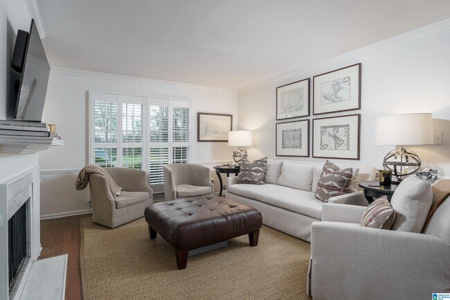 Primary Photo - 1745 Jack Warner Pkwy