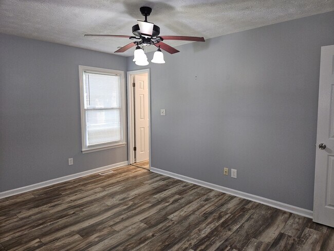 Building Photo - 1591 Hazelcrest Dr