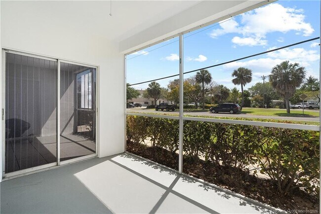 Building Photo - 333 SE Martin Ave