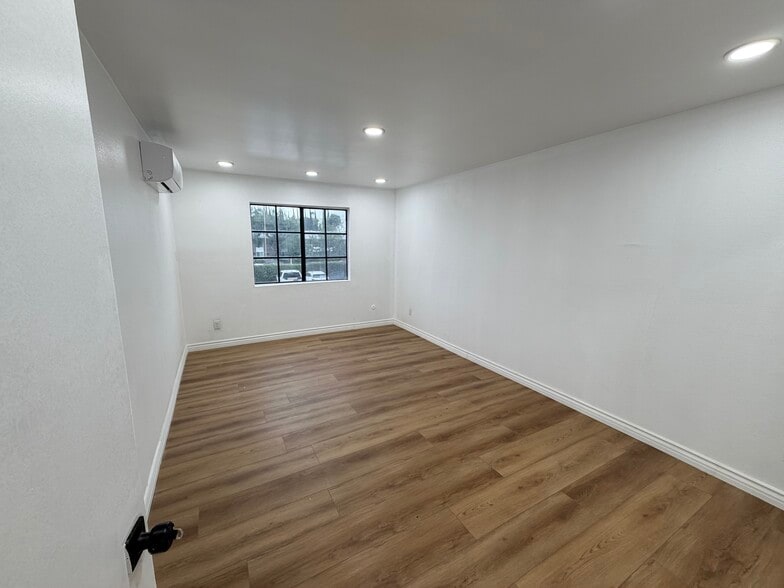 Building Photo - 18530 Hatteras St