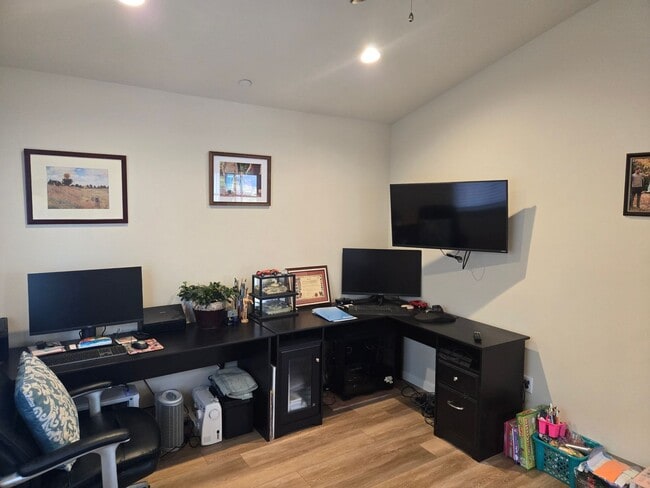 Building Photo - Recently constructed McKinleyville home fe...