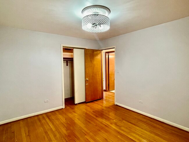 Building Photo - 5158 N Elston Ave