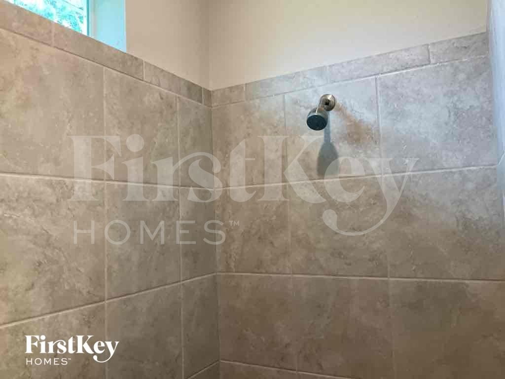 Building Photo - 2216 NW 18th Terrace